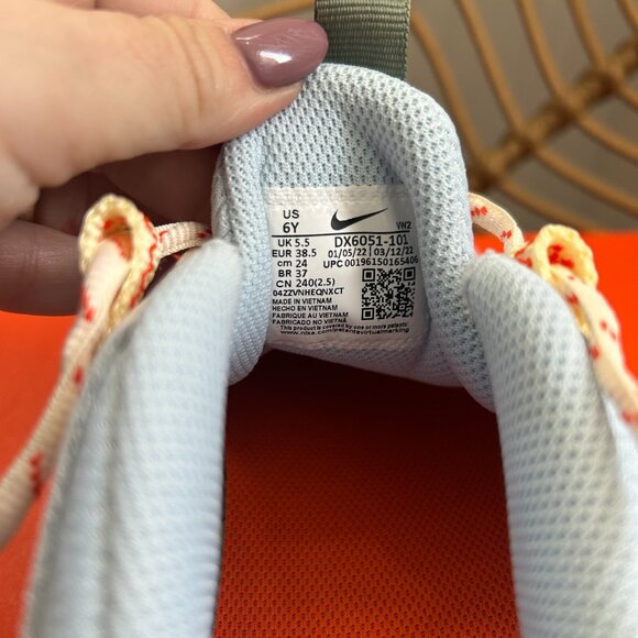 Nike Air Zoom Crossover Earth and Sun Size 6 Y Basketball Court Running Sneaker - Picture 4 of 12